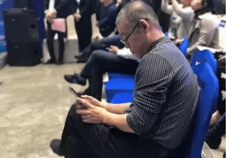 10万枚比特币套现135亿，却称比特币是骗局，李笑来的双面人生