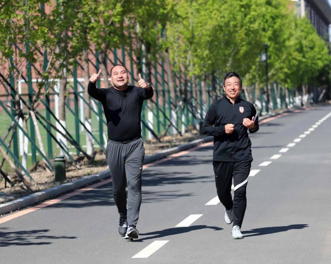 【亚泰青训】亚泰青训教练解封迎大考：亚泰绿茵半马跑起来