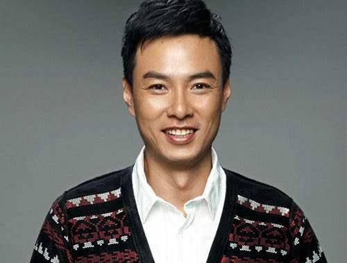 “大少爷”朱铁：因演“滥情”大少爷出名，如今却成痴情好男人