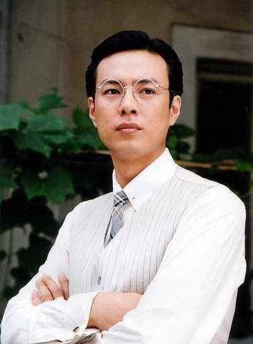 “大少爷”朱铁：因演“滥情”大少爷出名，如今却成痴情好男人
