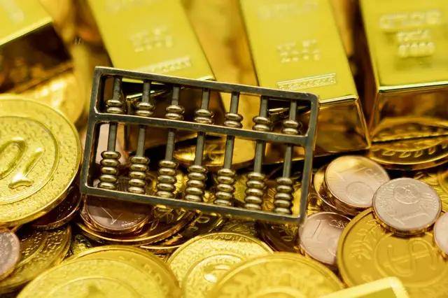 金价连跌4个月，有“00后”论斤买黄金！业内：普通人配置黄金期货风险大