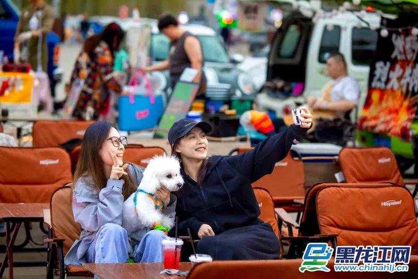 商品销售总额同比增长171.2% 哈埠“五一”消费品市场火热