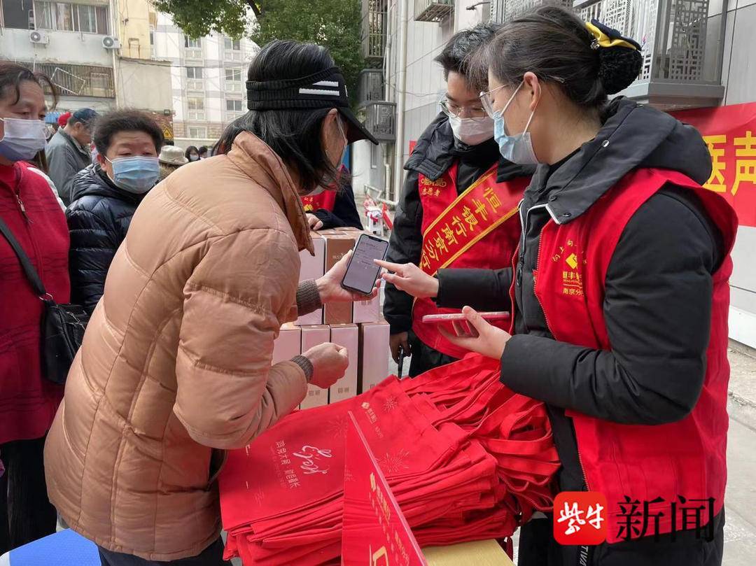学雷锋，践行动，恒丰银行南京分行员工争做追“锋”青年