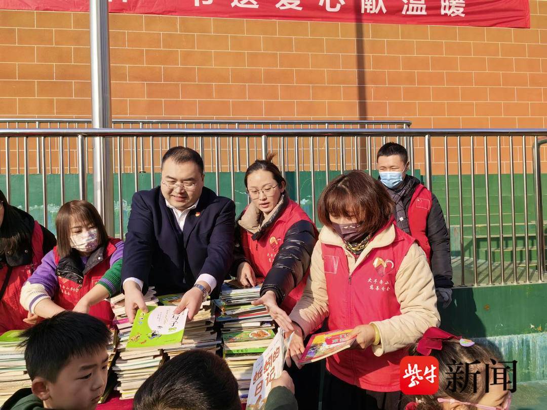 学雷锋，践行动，恒丰银行南京分行员工争做追“锋”青年