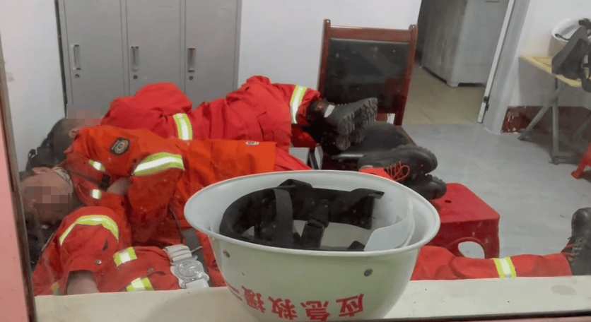 山西临汾秦王山突发山火，村民自发为消防员准备食物，应急：明火已扑灭，无人员伤亡