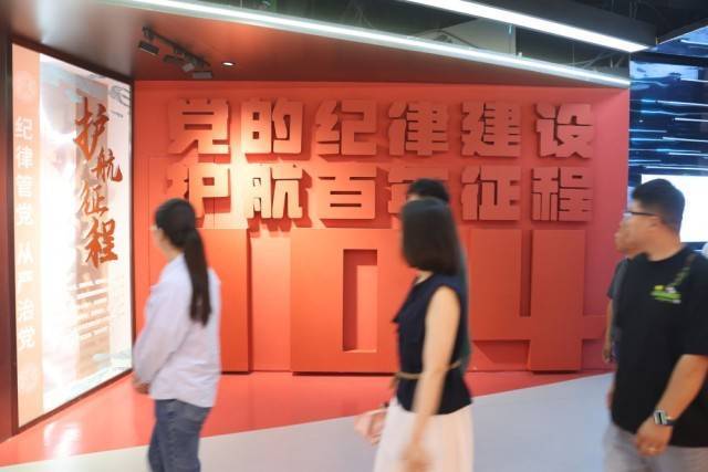 钟华论：锻造民族复兴的中流砥柱