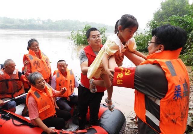 钟华论：锻造民族复兴的中流砥柱