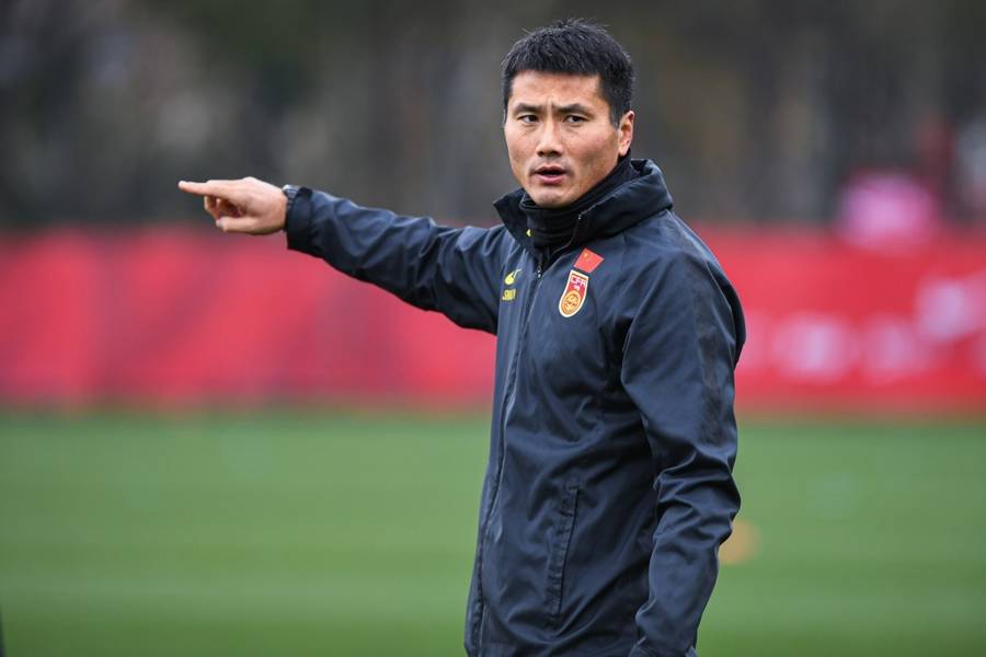 全球选聘四个月,招来只有一年执教经历的本土教练,国足新帅竟是邵佳一