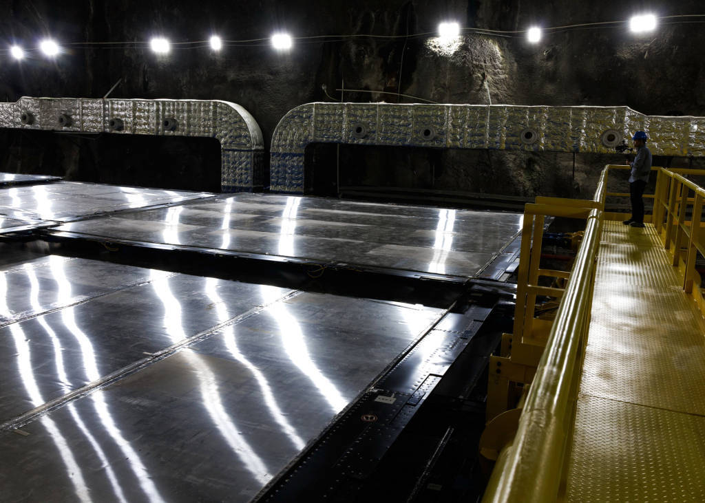 镜头内外｜地下700米，国之重器捕捉“幽灵粒子”